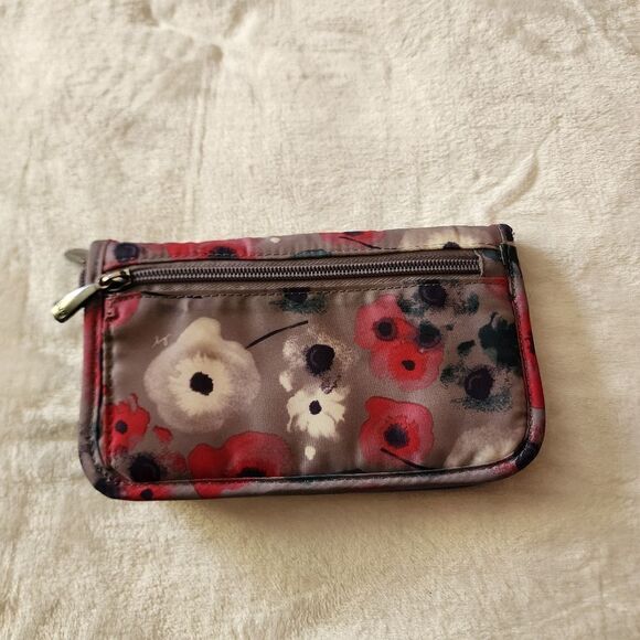 Lug Tandem Wristlet - Picture 4 of 6